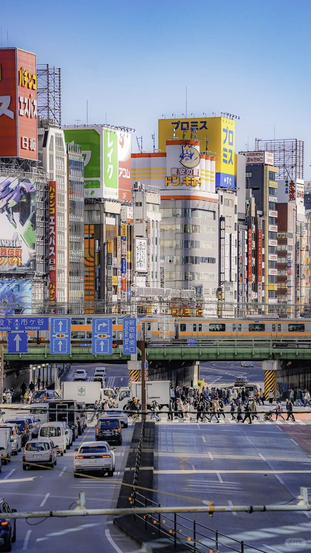 新宿站东侧